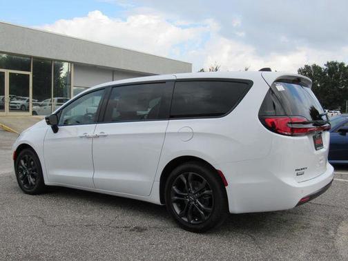 2026 Chrysler Pacifica L