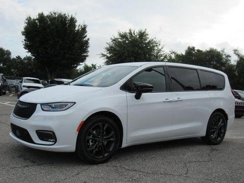 2026 Chrysler Pacifica L
