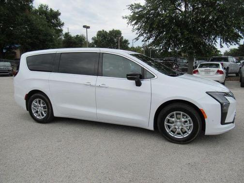 Bright White Clearcoat 2027 Chrysler Pacifica Select FWD