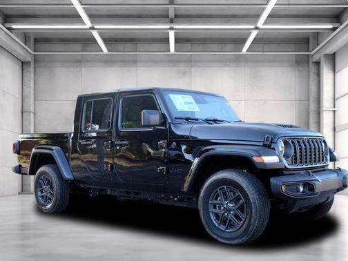 Black Clearcoat 2026 Jeep Gladiator Sport S
