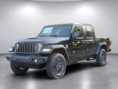 Black Clearcoat 2026 Jeep Gladiator Sport S