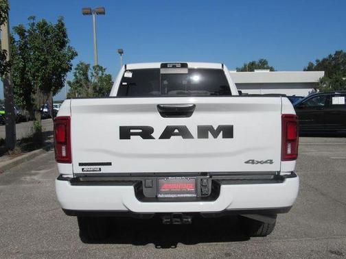 2025 RAM 3500 Big Horn Crew Cab 4x4 6'4' Box