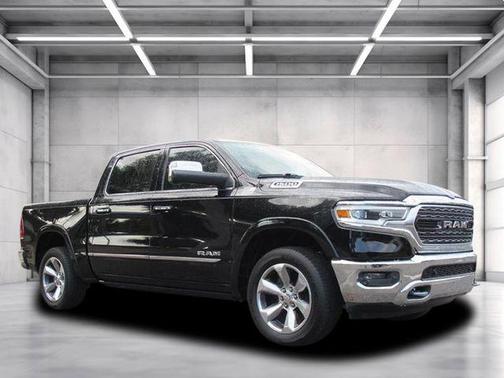 Diamond Black Crystal Pearlcoat 2019 RAM 1500 Limited
