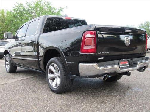 Diamond Black Crystal Pearlcoat 2019 RAM 1500 Limited
