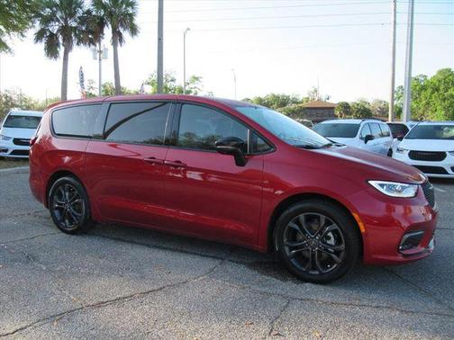 2026 Chrysler Pacifica Select FWD