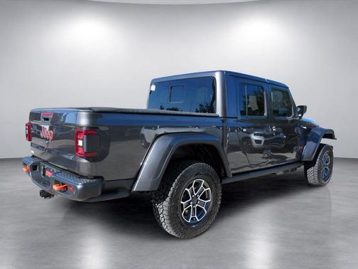 Granite Crystal Metallic Clearcoat 2027 Jeep Gladiator Mojave X