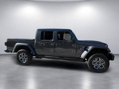 Granite Crystal Metallic Clearcoat 2027 Jeep Gladiator Mojave X