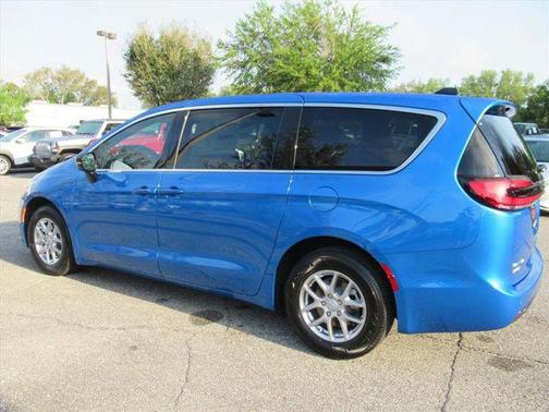 Hydro Blue Pearlcoat 2026 Chrysler Pacifica Select FWD