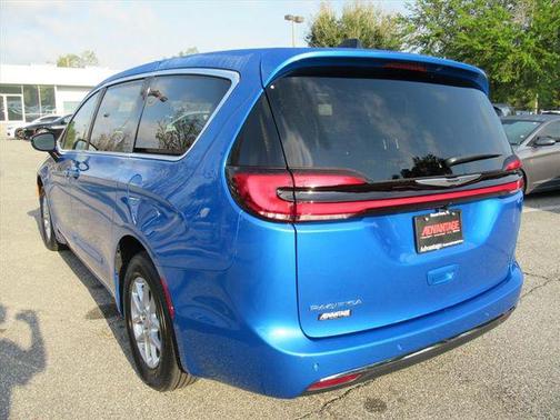 Hydro Blue Pearlcoat 2026 Chrysler Pacifica Select FWD