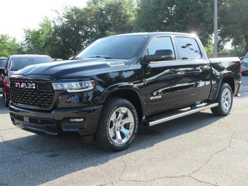 Diamond Black Crystal Pearlcoat 2026 RAM 1500 Big Horn/Lone Star