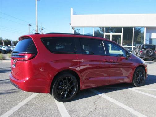 2026 Chrysler Pacifica Select FWD