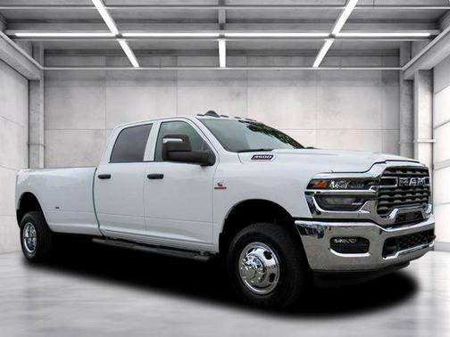 Bright White Clearcoat 2026 RAM 3500 Tradesman Crew Cab 4x4 8' Box