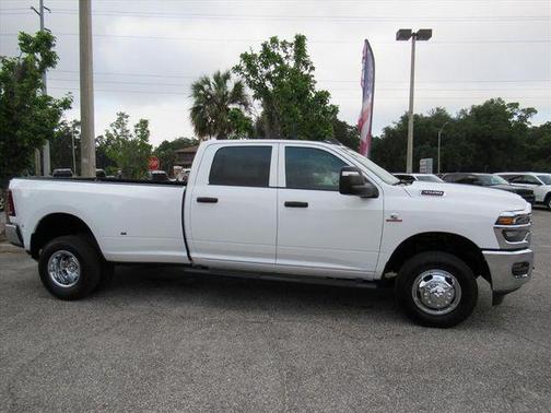 Bright White Clearcoat 2026 RAM 3500 Tradesman Crew Cab 4x4 8' Box