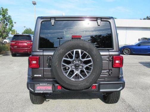 2025 Jeep Wrangler 4-Door Sahara 4x4