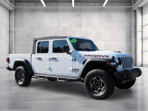 Bright White Clearcoat 2022 Jeep Gladiator Mojave 4x4
