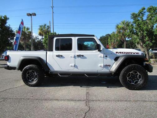 Bright White Clearcoat 2022 Jeep Gladiator Mojave 4x4