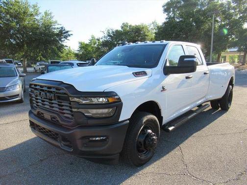 Bright White Clearcoat 2026 RAM 3500 Tradesman Crew Cab 4x2 8' Box