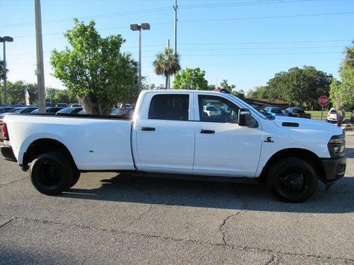 Bright White Clearcoat 2026 RAM 3500 Tradesman Crew Cab 4x2 8' Box