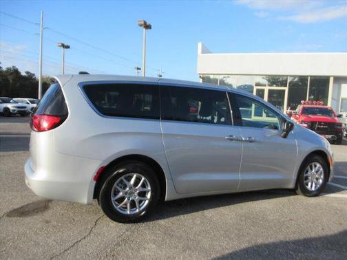 2024 Chrysler Voyager LX