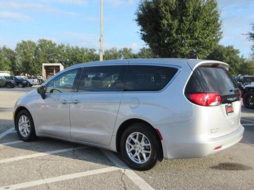 2024 Chrysler Voyager LX