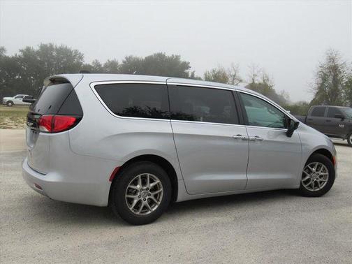 2024 Chrysler Voyager LX