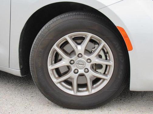 2024 Chrysler Voyager LX