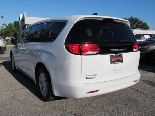 Bright White Clearcoat 2023 Chrysler Voyager LX