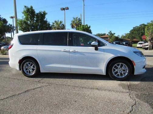 Bright White Clearcoat 2023 Chrysler Voyager LX