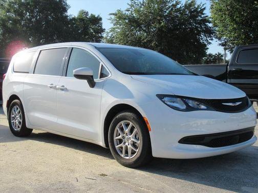 Bright White Clearcoat 2023 Chrysler Voyager LX