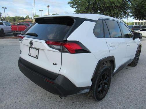 Ice Cap 2024 Toyota RAV4 LE