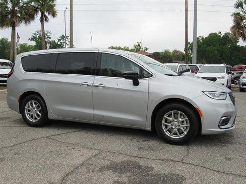 2026 Chrysler Pacifica Select FWD