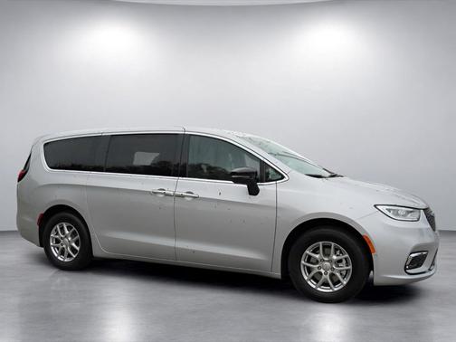 Silver Mist Clearcoat 2026 Chrysler Pacifica Select FWD