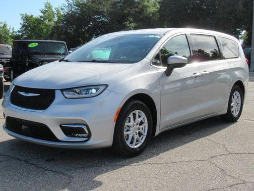Silver Mist Clearcoat 2023 Chrysler Pacifica Touring L