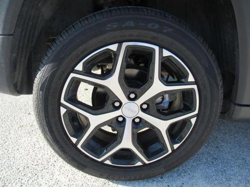 Silver Zynith Metallic Clearcoat 2024 Jeep Compass Limited