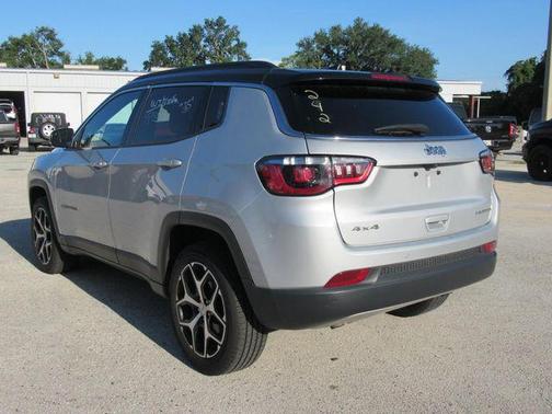 Silver Zynith Metallic Clearcoat 2024 Jeep Compass Limited