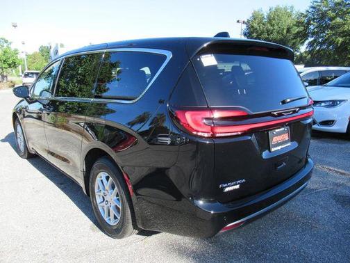 Diamond 2027 Chrysler Pacifica Select FWD