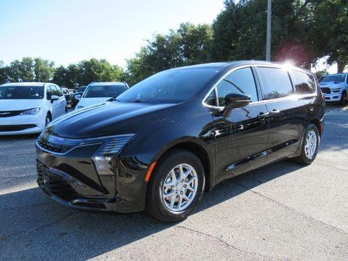 Diamond 2027 Chrysler Pacifica Select FWD