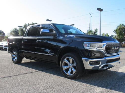 Diamond Black Crystal Pearlcoat 2019 RAM 1500 Limited