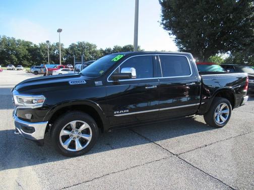 Diamond Black Crystal Pearlcoat 2019 RAM 1500 Limited