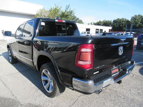 Diamond Black Crystal Pearlcoat 2019 RAM 1500 Limited