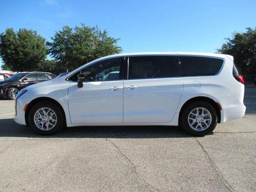 Bright White Clearcoat 2027 Chrysler Pacifica Select FWD