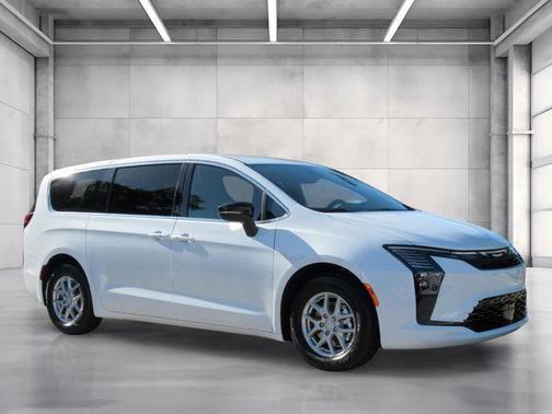 Bright White Clearcoat 2027 Chrysler Pacifica Select FWD