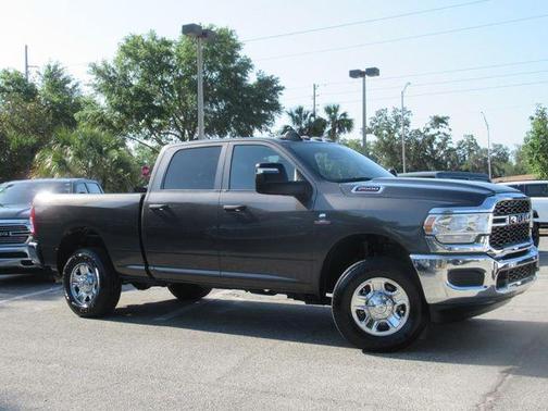 2023 RAM 2500 Tradesman Crew Cab 4x4 6'4' Box
