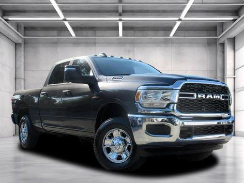 2023 RAM 2500 Tradesman Crew Cab 4x4 6'4' Box