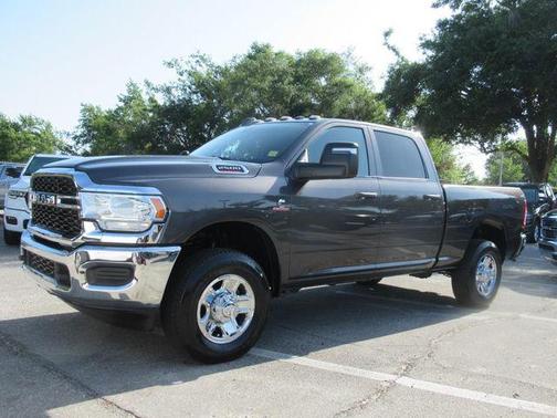 2023 RAM 2500 Tradesman Crew Cab 4x4 6'4' Box