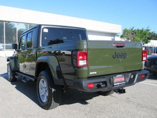 2022 Jeep Gladiator Sport S