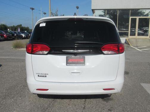 2023 Chrysler Voyager LX