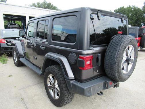 Granite Crystal Metallic Clearcoat 2018 Jeep Wrangler Unlimited Sahara