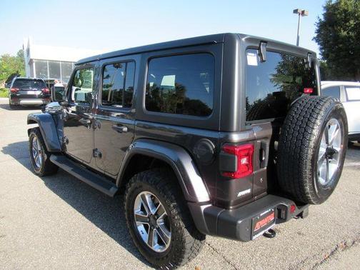 Granite Crystal Metallic Clearcoat 2018 Jeep Wrangler Unlimited Sahara