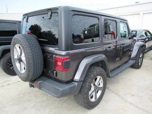 Granite Crystal Metallic Clearcoat 2018 Jeep Wrangler Unlimited Sahara